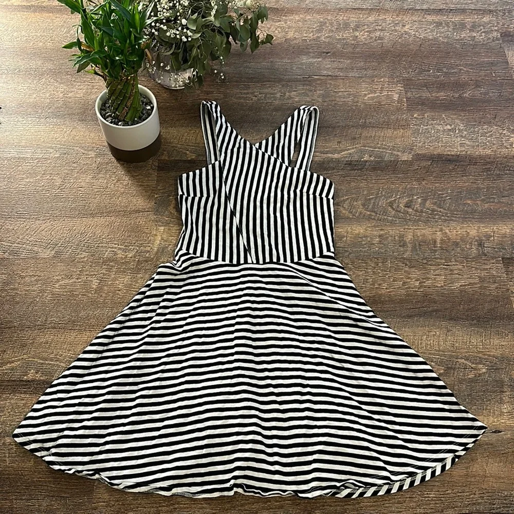 ✨🎄HOLLISTER || A-LINE / SKATER DRESS || SIZE S (FITS LIKE XS) ✨🎄 - Picture 1 of 10